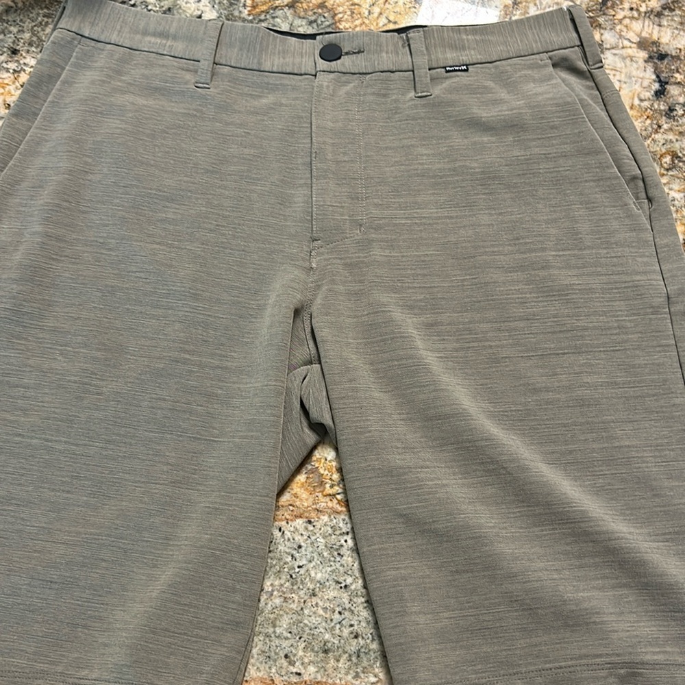 Men’s tan Hurley summer shorts, size 33